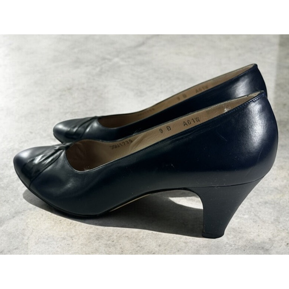 Salvatore Ferragamo Heels Black & Blue Pumps Leather Round Toe Shoe Size 9B 9 - Picture 2 of 16